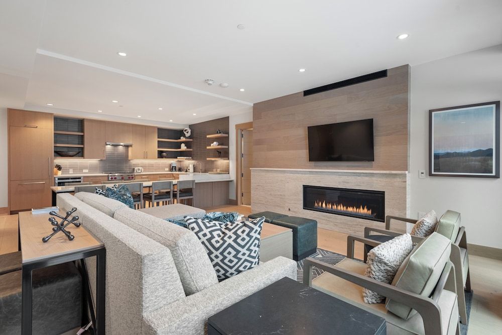 Snowmass Lux Getaway 256 + 258
