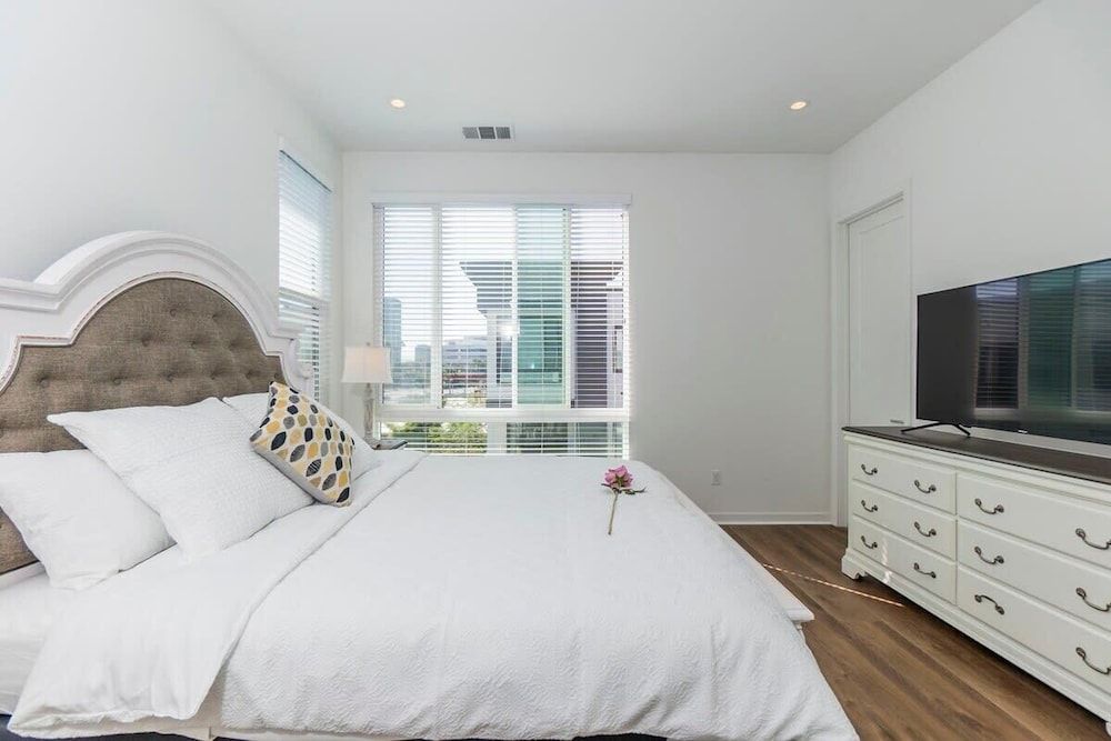 Townhome, 1 King Bed, Balcony, Garden View (148 B, Irvine)