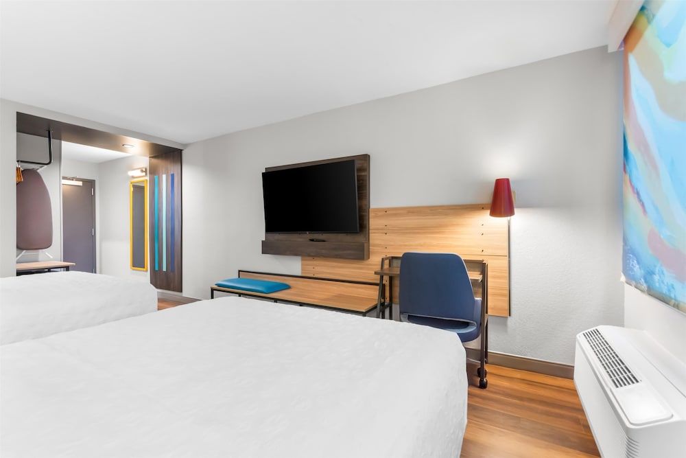 Tru By Hilton Pensacola I-10 North Davis Highway Room, 2 Queen Beds, Accessible (Hearing) 2