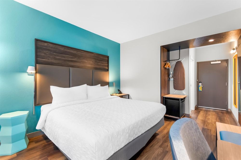 Tru By Hilton Pensacola I-10 North Davis Highway Room, 1 King Bed 2