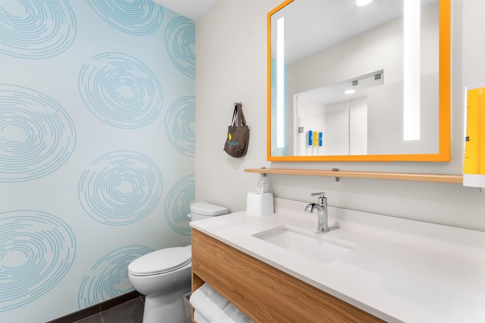 Tru By Hilton Pensacola I-10 North Davis Highway Room, 1 King Bed 4