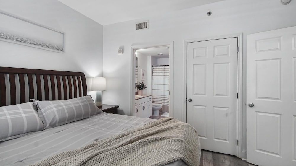 Condo, 1 King Bed with Sofa bed (Laketown Wharf 1116)