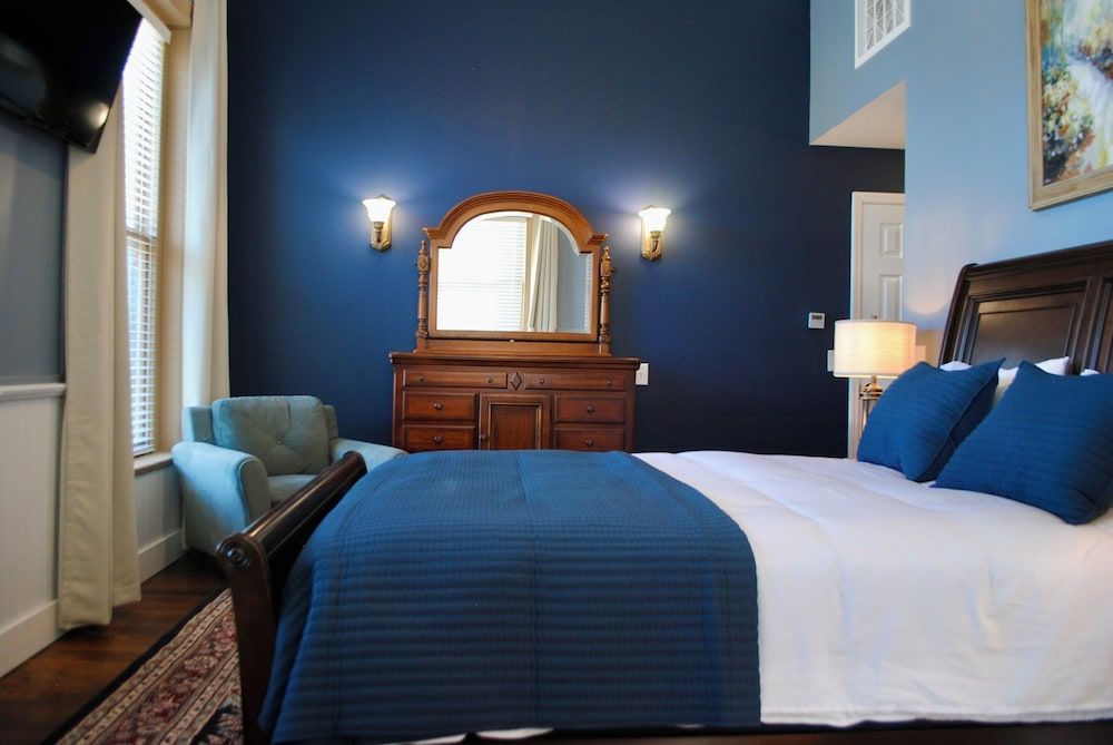 Deluxe Room, 1 Queen Bed, Non Smoking, City View