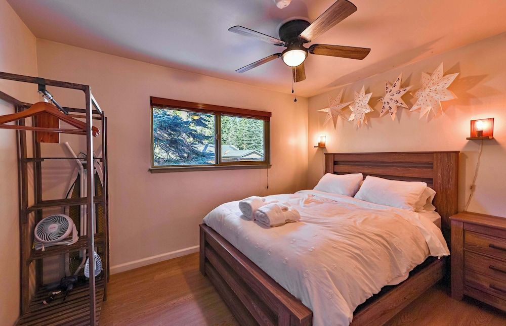 Cabin, Multiple Beds, Patio, Mountain View (Charming Cherokee Cabin)