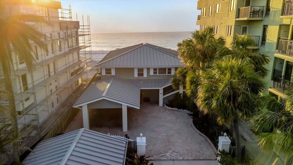 Stones Throw Beachfront Premier Suite 4 Views Apartment 3