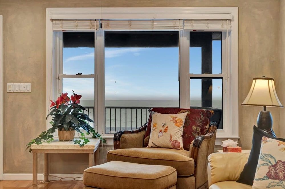 Stones Throw Beachfront Premier Suite 4 Views Apartment 2