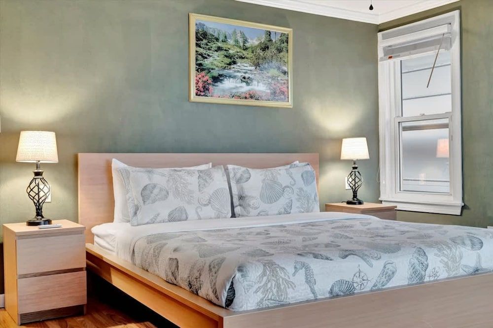 Stones Throw Beachfront Premier Suite 4 Views Apartment 16