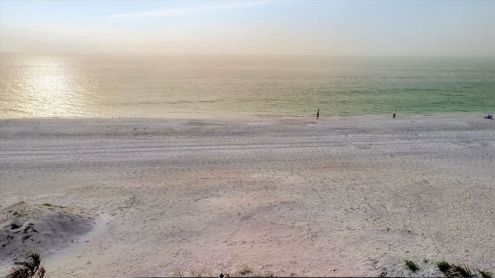 Stones Throw Beachfront Premier Suite 4 Views Apartment 5