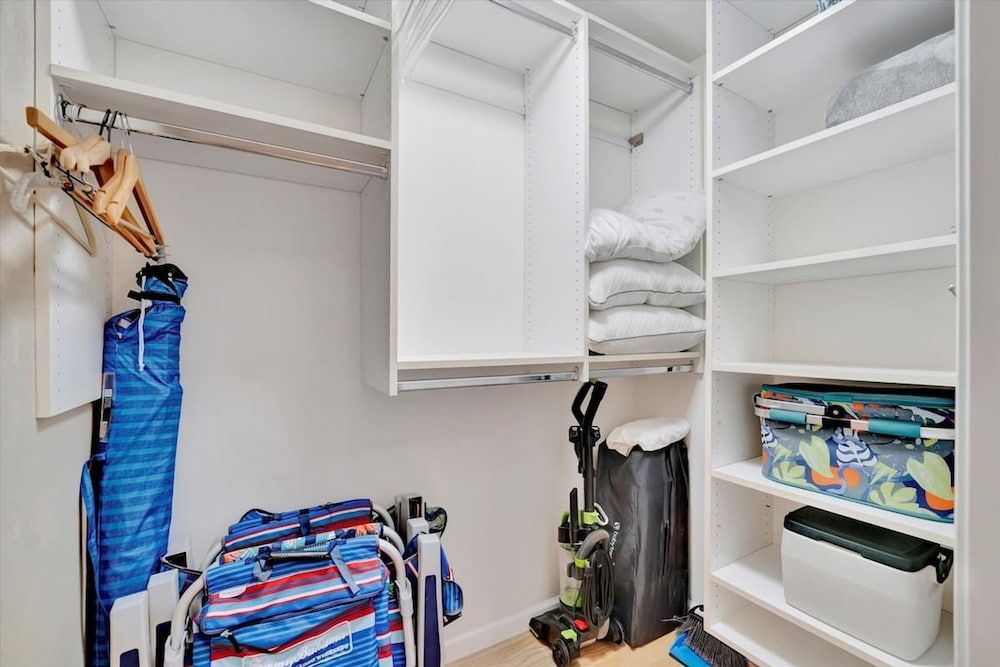 Stones Throw Beachfront Premier Suite 4 Views Apartment 34