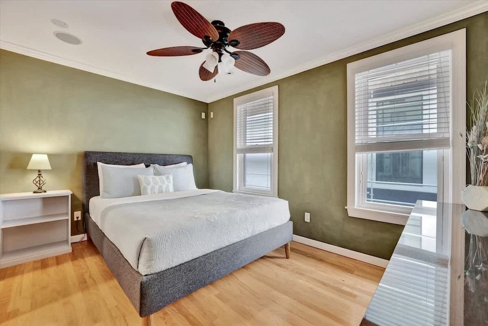 Stones Throw Beachfront Premier Suite 4 Views Apartment 30