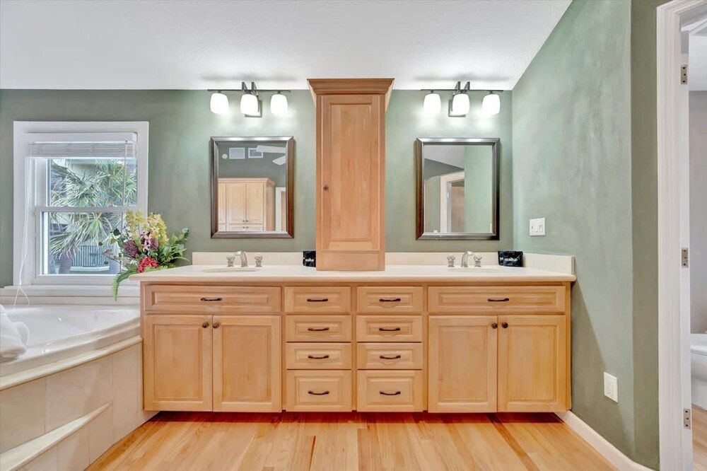 Stones Throw Beachfront Premier Suite 4 Views Apartment 41