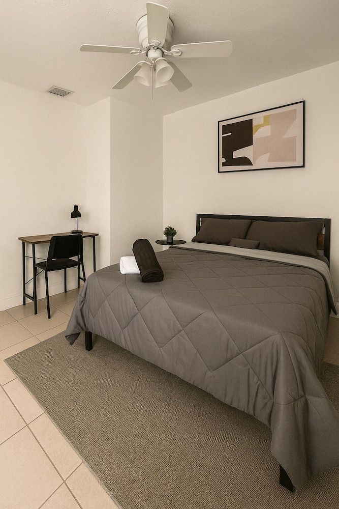 Pacifica by Fort Lauderdale Airport Deluxe Double Room 6