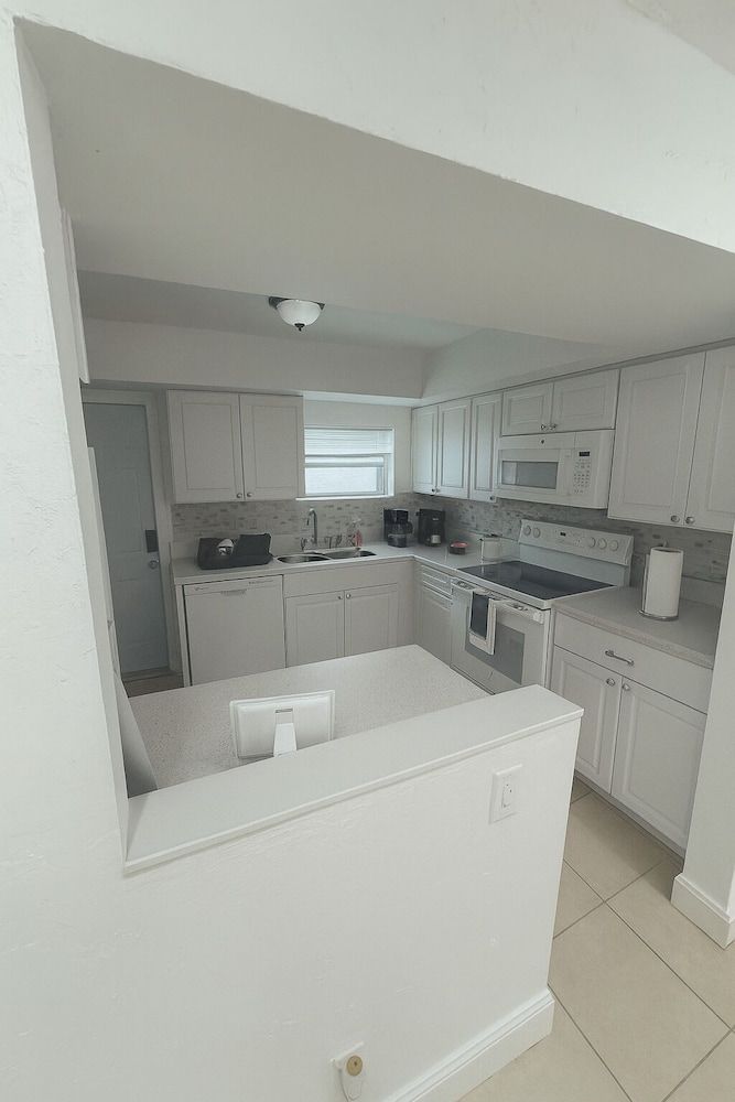 Pacifica by Fort Lauderdale Airport Deluxe Double Room 9