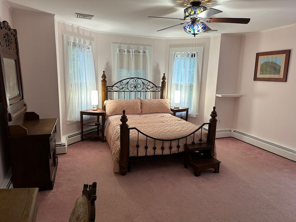 Comfort Single Room, 1 Queen Bed, Non Smoking