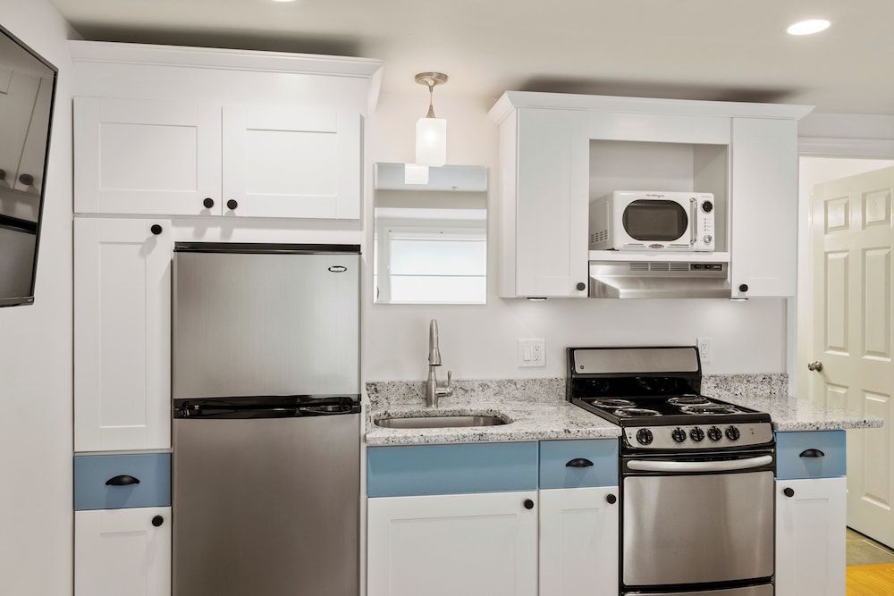 Hygge House Suites Deluxe Studio Suite 3