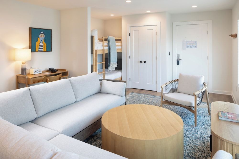 Oceaneer Deluxe Suite, 2 Bedrooms, Ocean View 5