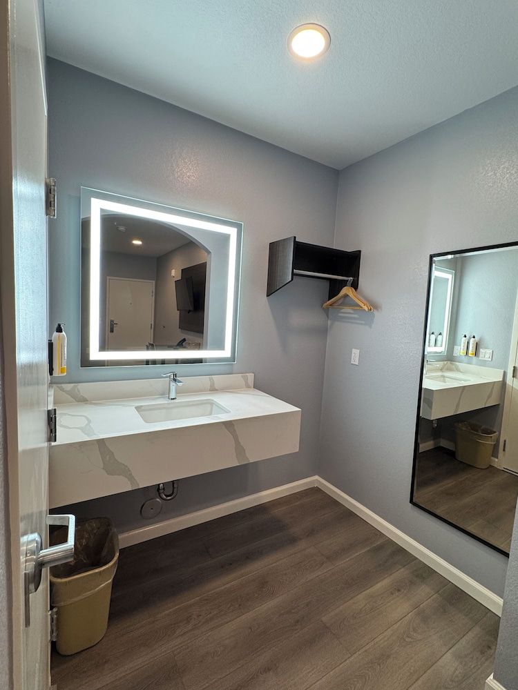 Dutch Motel Deluxe Single Room, Non Smoking 4