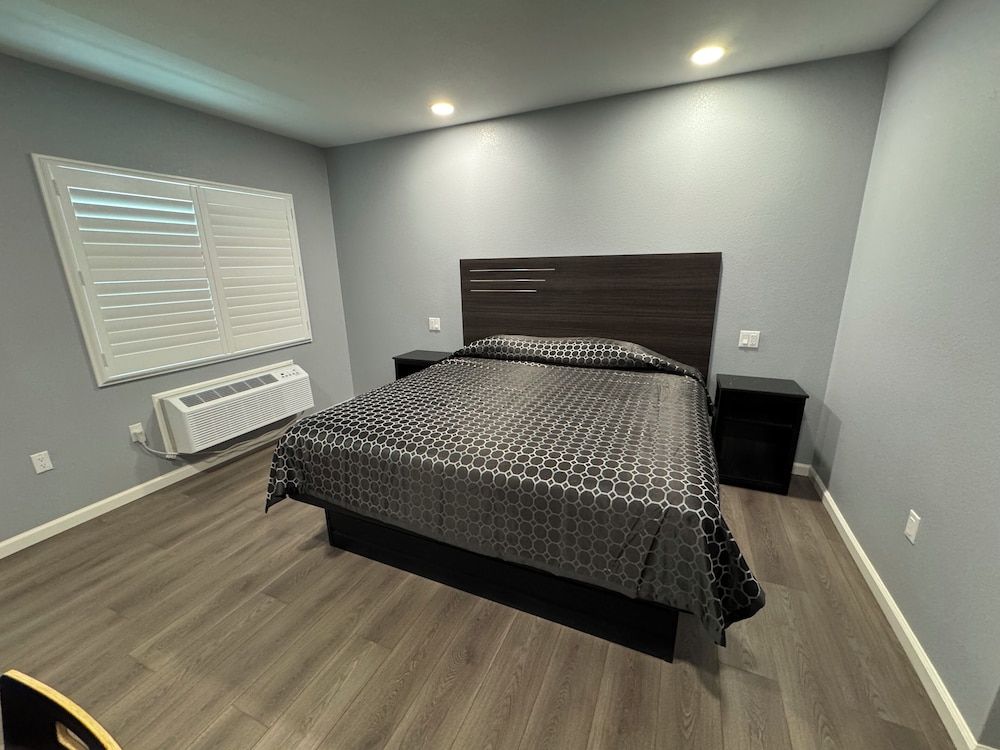 Dutch Motel Deluxe Single Room, Non Smoking 2