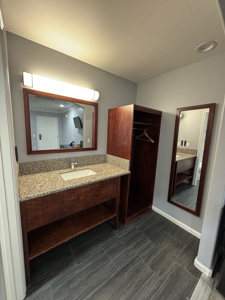 Dutch Motel Standard Single Room, Non Smoking 4