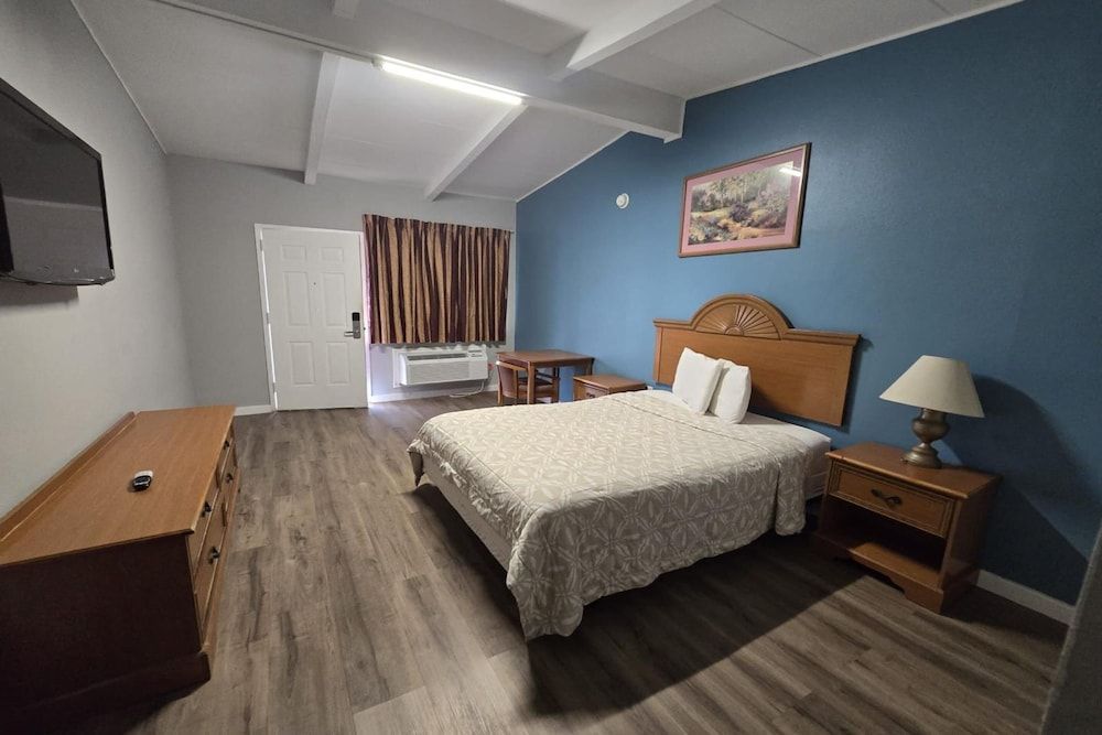 Standard Room, 1 Queen Bed, Non Smoking