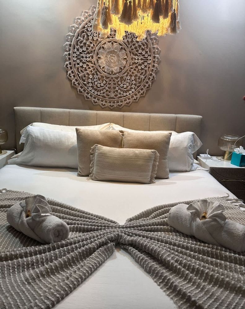 Iconic 3BD Entire House in The Heart Of Pittsburg House 6