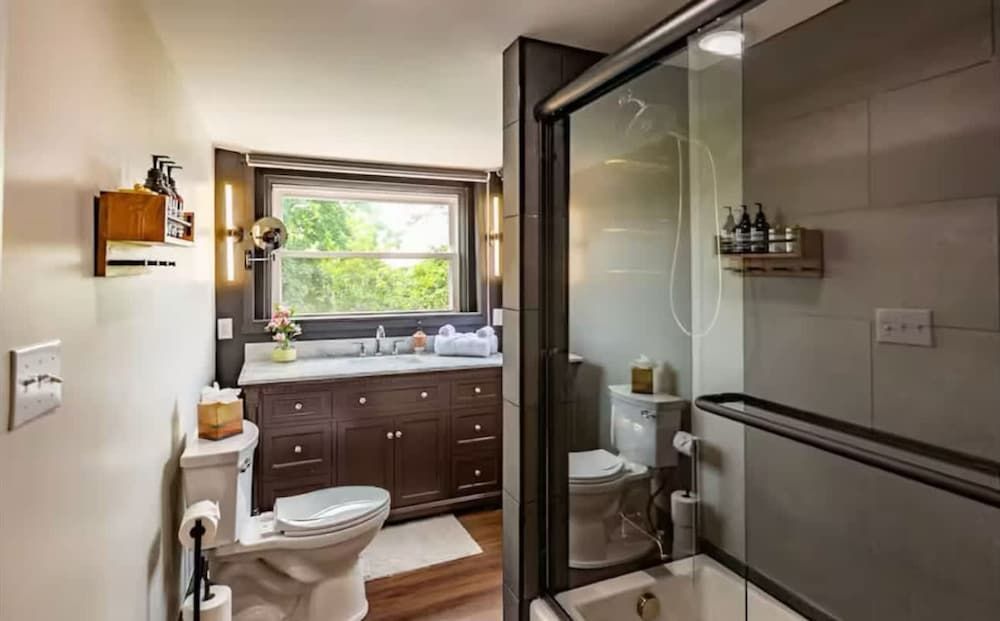 Iconic 3BD Entire House in The Heart Of Pittsburg House 15