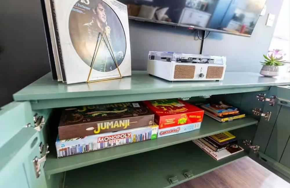 Iconic 3BD Entire House in The Heart Of Pittsburg House 12