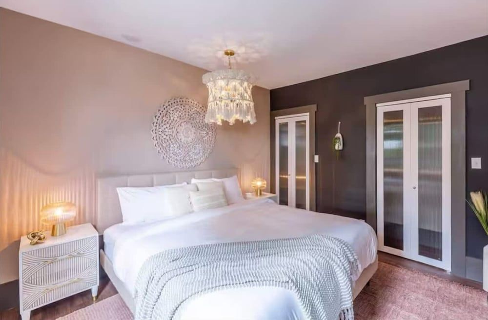 Iconic 3BD Entire House in The Heart Of Pittsburg House 5