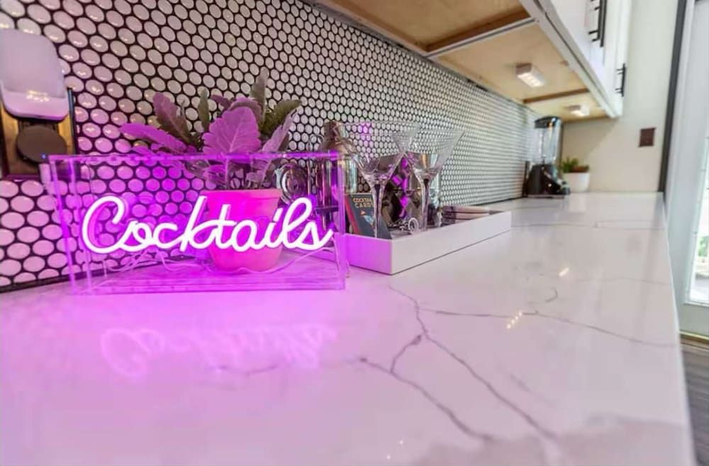 Iconic 3BD Entire House in The Heart Of Pittsburg House 16