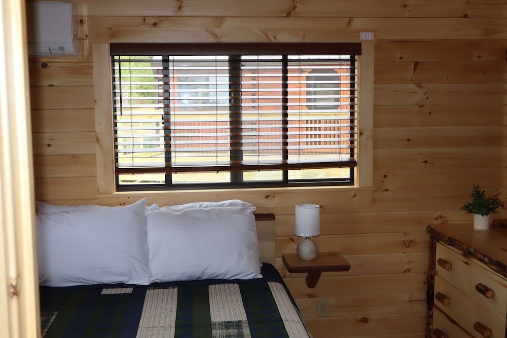 Superior Cabin, Lake View
