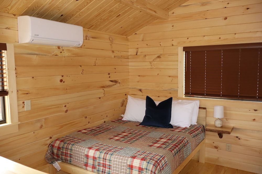 Classic Cabin, Lake View