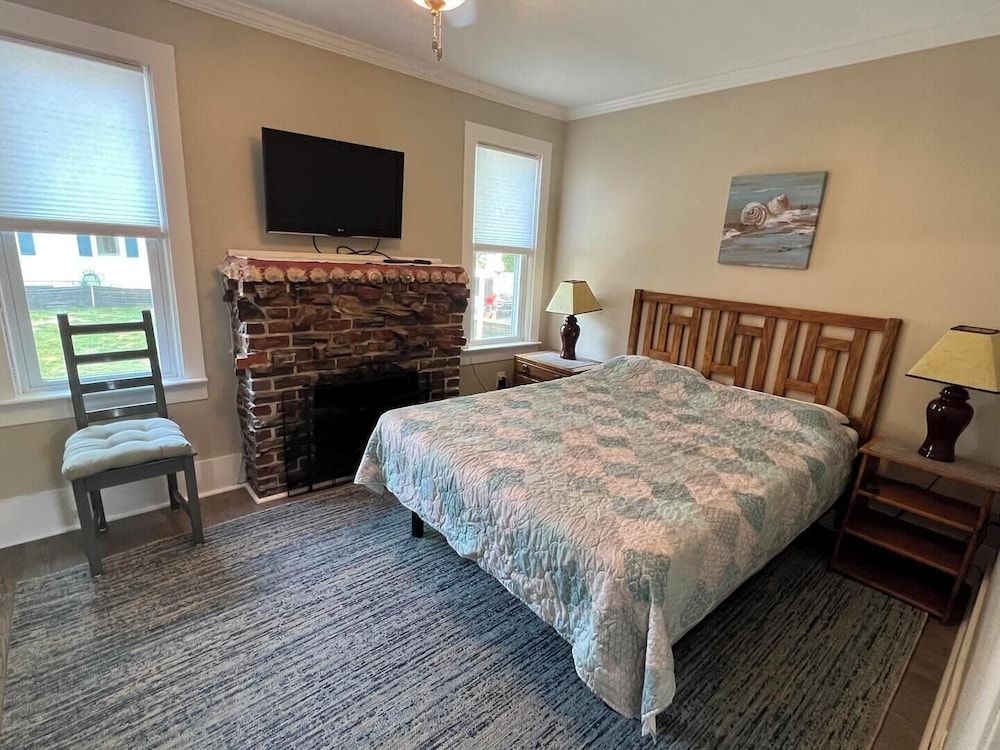 House, Multiple Beds, Fireplace, Garden View