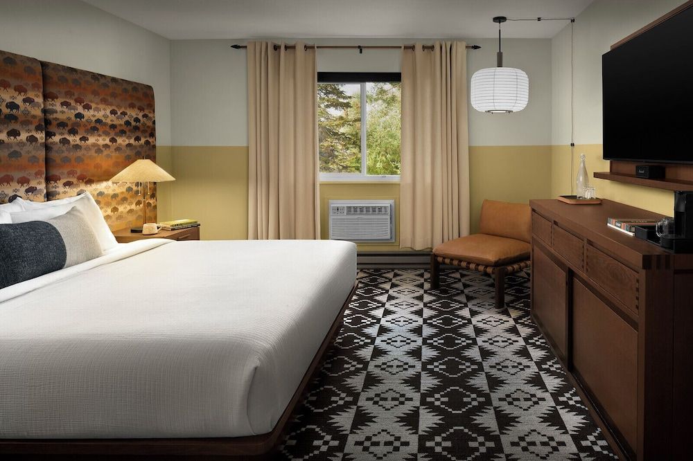 Wandering Buffalo Single Room 6