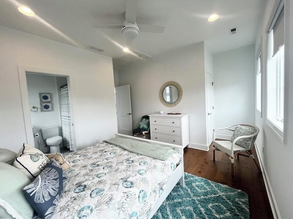 House, Multiple Beds, Pool Access, Pool View (MUNSON STREET 303)
