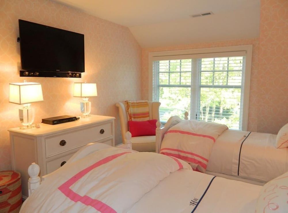 House, Multiple Beds, Pool Access