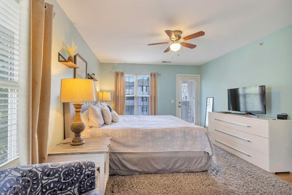 Condo, Multiple Beds, Kitchen, Pool View
