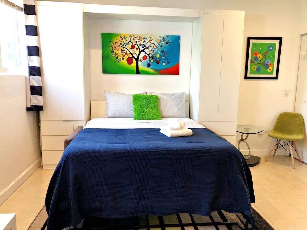 Studio in Las Olas Near FL Beach