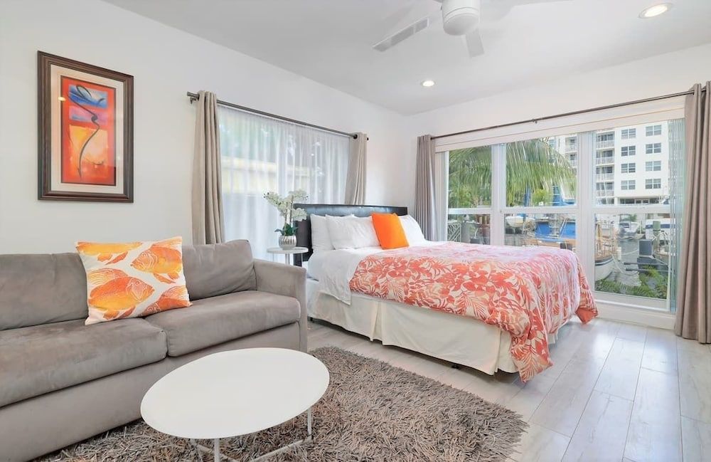 Orange Dream on the Water Apartment 4