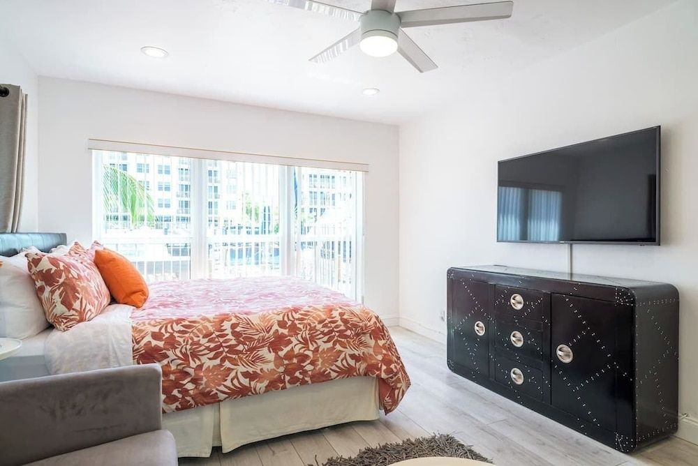 Orange Dream on the Water Apartment 17