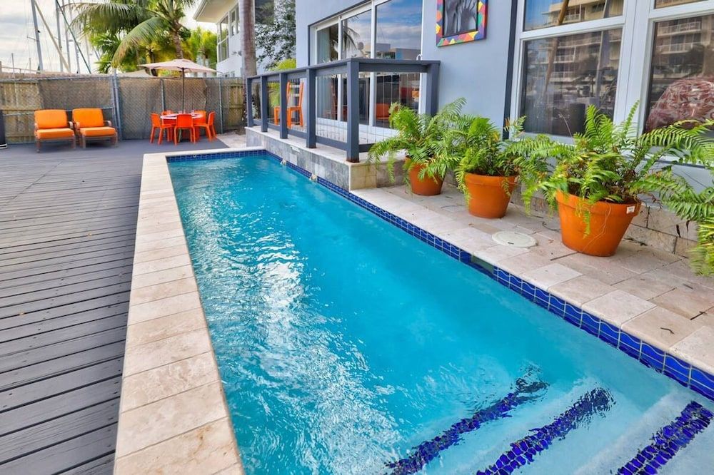 Orange Dream on the Water Apartment 54