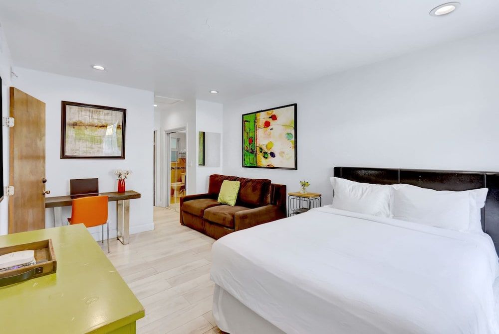 Orange Dream on the Water Apartment 44