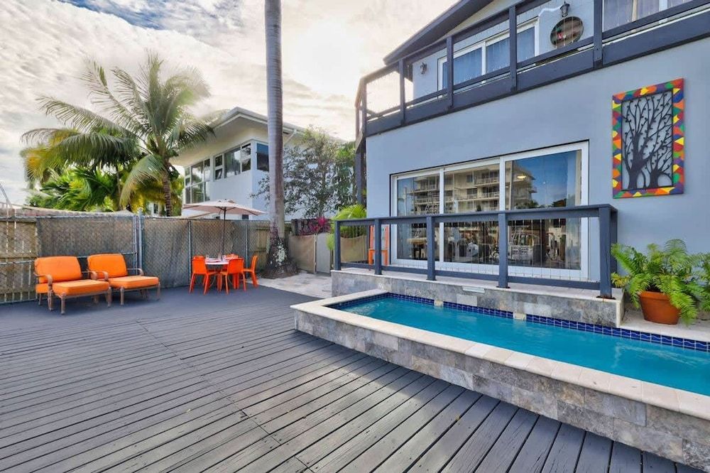 Orange Dream on the Water Apartment 52