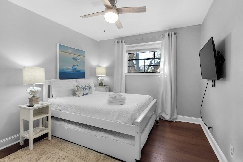 Sleeps 8 w/ Resort Pools, Tennis, Golf & Beach Access + Attraction Tickets! Condo, Multiple Beds, Hot Tub, Garden View (Seascape 21C) 6