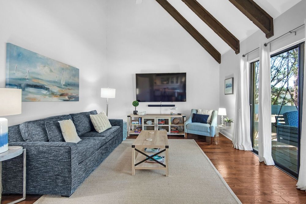 Sleeps 8 w/ Resort Pools, Tennis, Golf & Beach Access + Attraction Tickets!