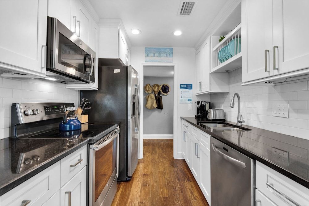 Sleeps 8 w/ Resort Pools, Tennis, Golf & Beach Access + Attraction Tickets! Condo, Multiple Beds, Hot Tub, Garden View (Seascape 21C) 9