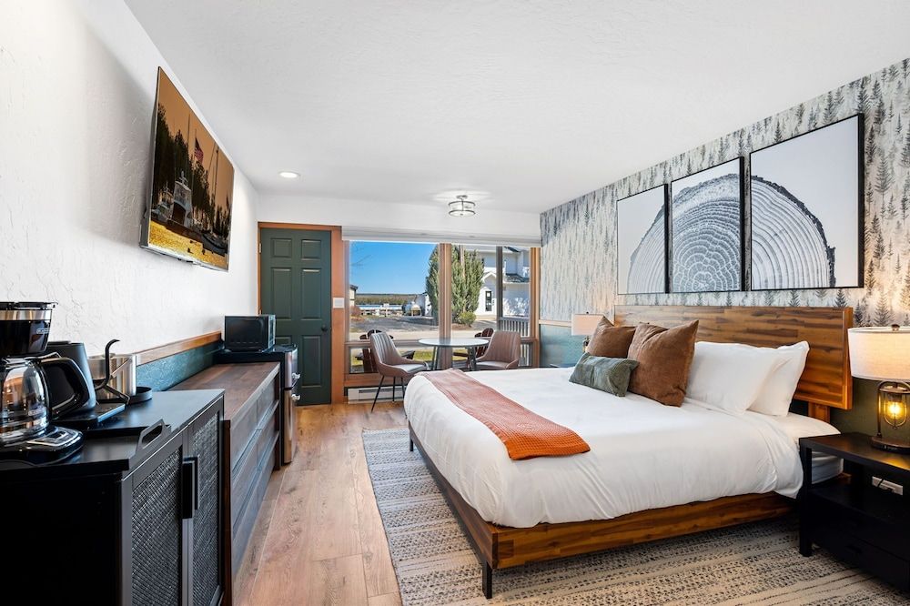 Standard Single Room, 1 King Bed, Ground Floor