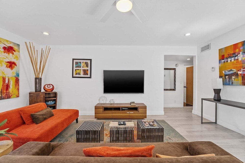 320-1 Las Olas Boulevard Apartment 4