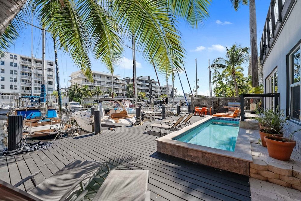 320-1 Las Olas Boulevard Apartment 23