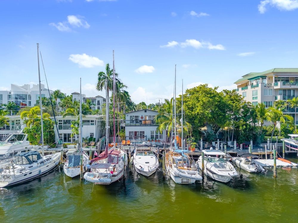 320-1 Las Olas Boulevard Apartment 35