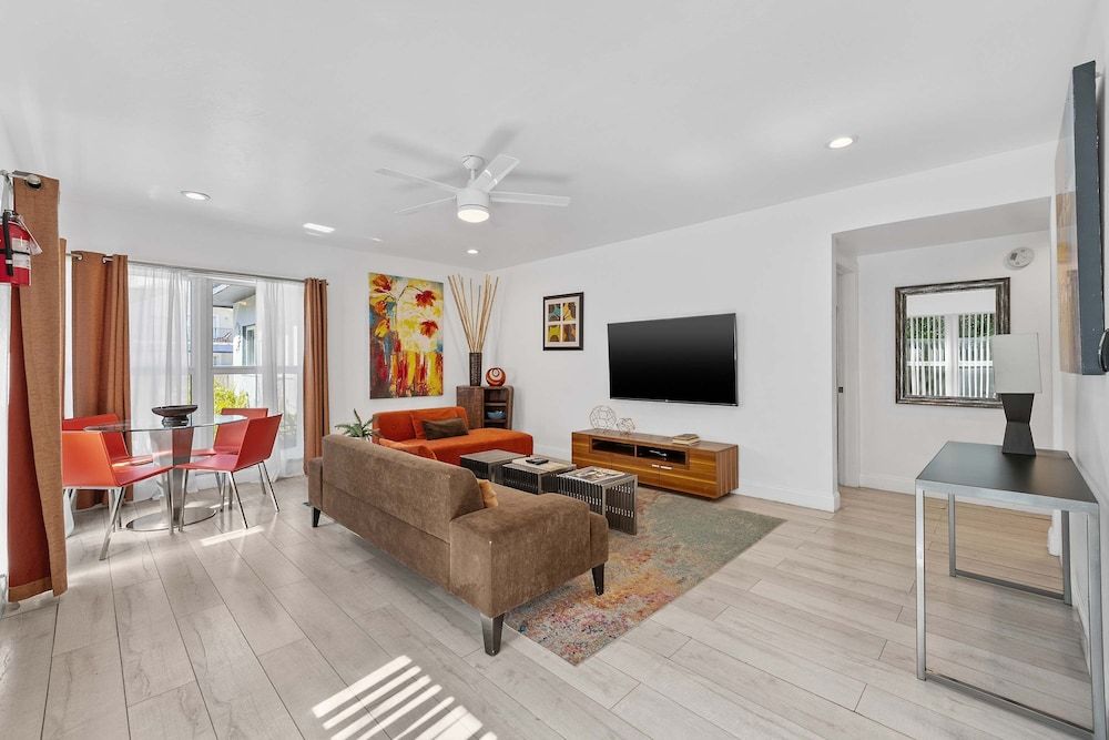 320-1 Las Olas Boulevard Apartment 5